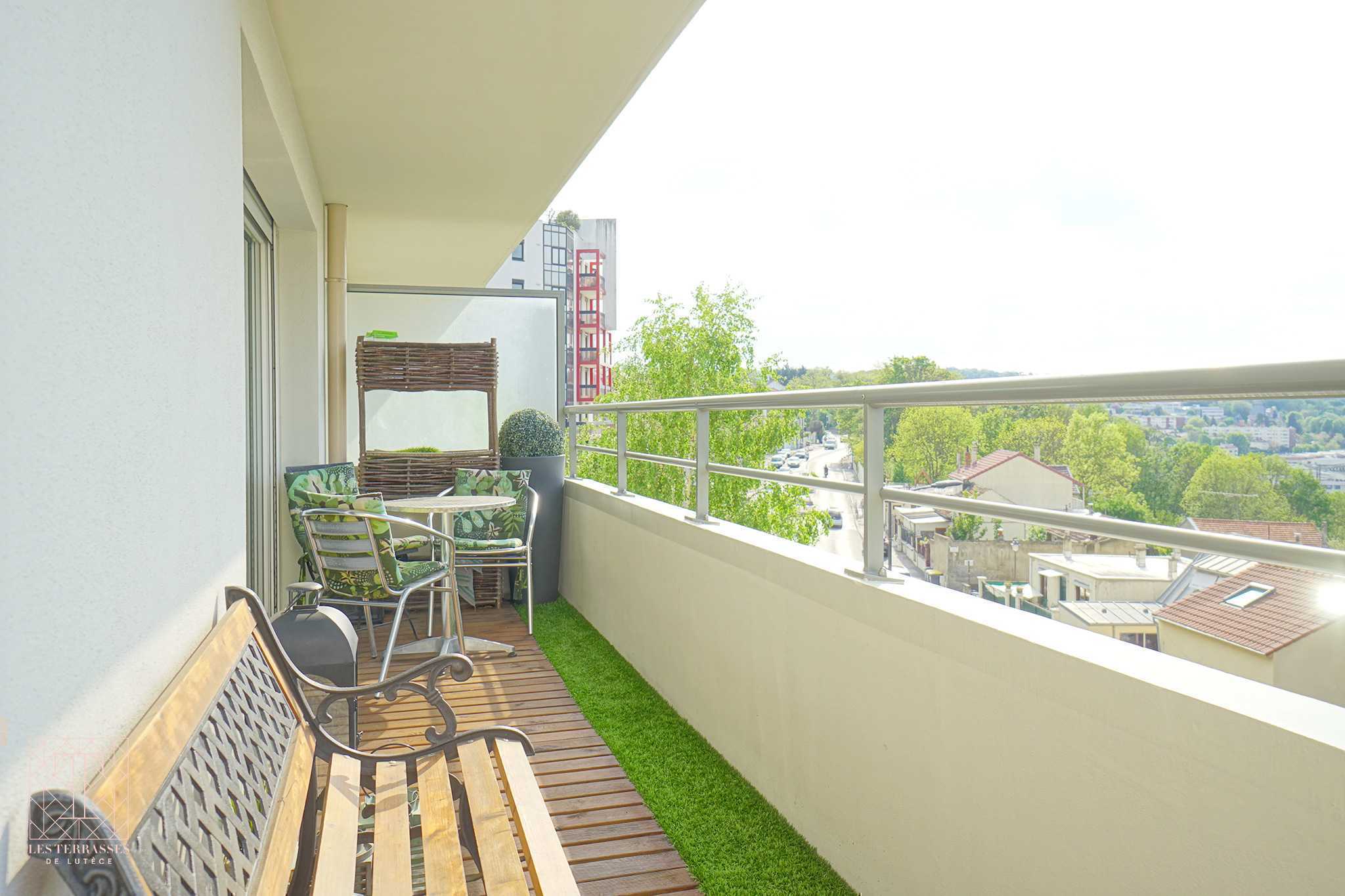 Issy-Les-Moulineaux : Appartement 4 pièces avec une terrasse et un jardin